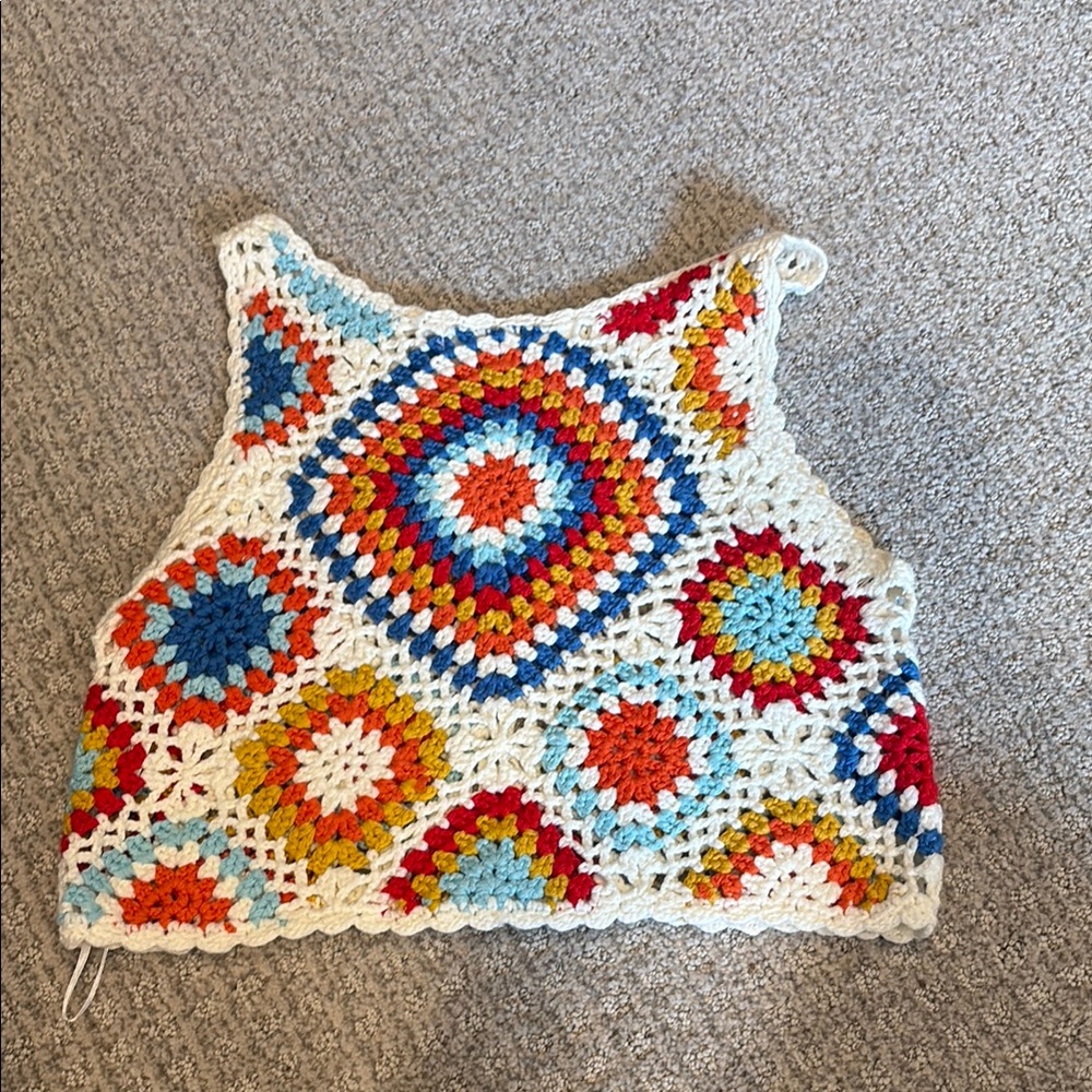 Never Worn White and Blue Cropped Graphic Tank Top